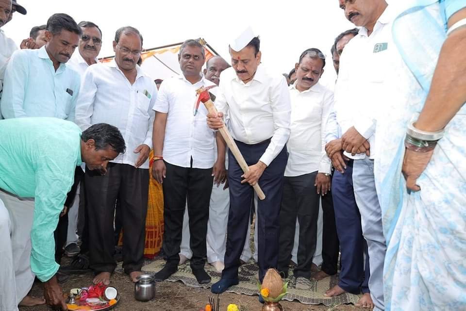 उद्धव ठाकरे के निर्णय के बाद बस अड्डों की जमीनों पर पेट्रोल पंप बनाने की योजना पर शिंदे-फडणवीस सरकार फेल 1 उद्धव ठाकरे के निर्णय के बाद बस अड्डों की जमीनों पर पेट्रोल पंप बनाने की योजना पर शिंदे-फडणवीस सरकार फेल | New India Times