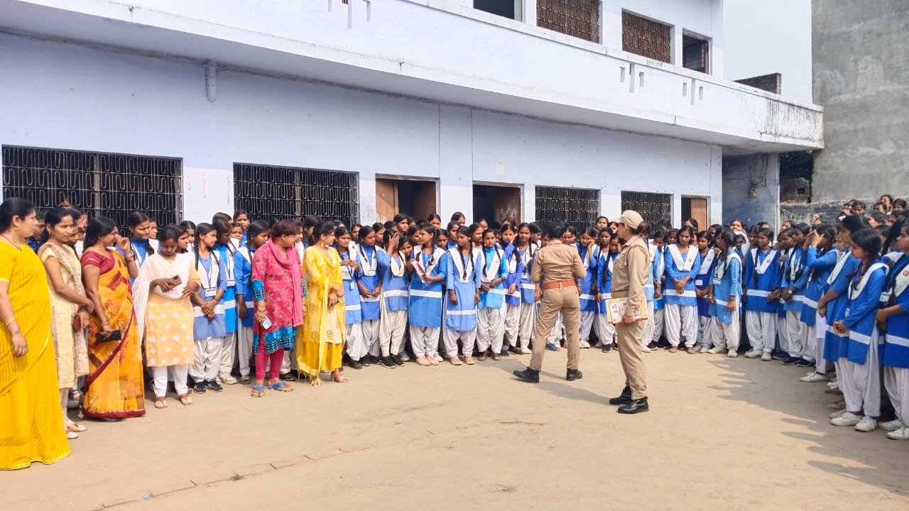 मिशन शक्ति के तहत महिला आरक्षियों ने छात्राओं को किया जागरूक 1 मिशन शक्ति के तहत महिला आरक्षियों ने छात्राओं को किया जागरूक | New India Times