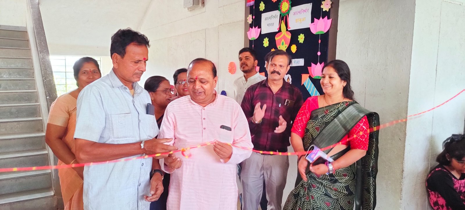 शारदा विद्या मंदिर में स्वावलंबन मेले का हुआ भव्य आयोजन, दीप प्रज्वलन से हुआ शुभारंभ, बच्चों के हुनर और आत्मनिर्भरता को मिला समाज का भरपूर समर्थन | New India Times