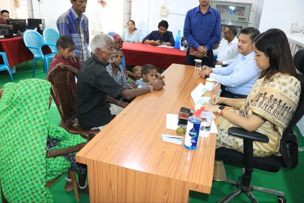 कलेक्टर द्वारा जनसुनवाई में प्राप्त आवेदनों के तत्काल निराकरण के दिए निर्देश 3 कलेक्टर द्वारा जनसुनवाई में प्राप्त आवेदनों के तत्काल निराकरण के दिए निर्देश | New India Times