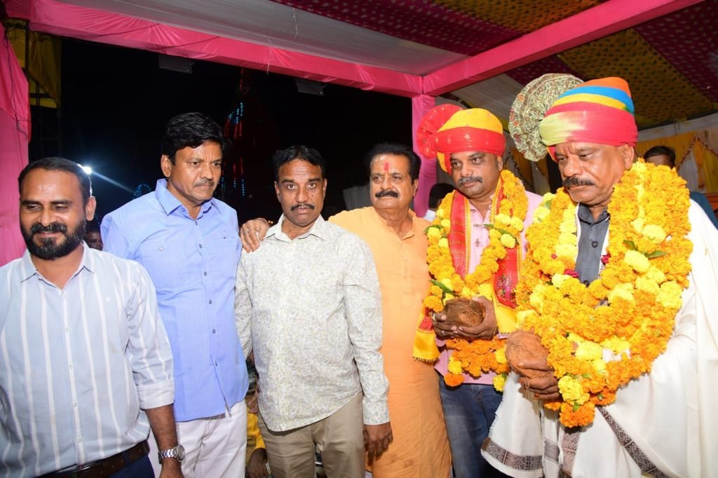 नवरात्रि महोत्सव का ऐतिहासिक समापन, प्रसिद्ध धार्मिक धाम फूट तालाब में 50 हजार से अधिक लोग पहुंचे, सुरेश चन्द्र जैन पप्पू भैया ने कहा: हम धार्मिक भव्यता की ओर बढ़ रहे हैं लेकिन सपना पूरा होना अभी बाकी है 5 नवरात्रि महोत्सव का ऐतिहासिक समापन, प्रसिद्ध धार्मिक धाम फूट तालाब में 50 हजार से अधिक लोग पहुंचे, सुरेश चन्द्र जैन पप्पू भैया ने कहा: हम धार्मिक भव्यता की ओर बढ़ रहे हैं लेकिन सपना पूरा होना अभी बाकी है | New India Times