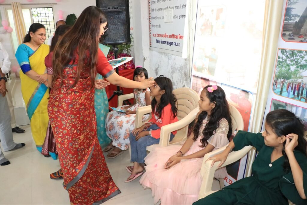 धन्वन्तरि की जयंती के अवसर पर “नवम् आयुर्वेद दिवस” आयोजित आयुर्वेद विरासत के रूप हमारे साथ जीवित है एवं रिसर्च के नये आयाम प्रस्तुत कर रहा है: कलेक्टर 5 धन्वन्तरि की जयंती के अवसर पर “नवम् आयुर्वेद दिवस” आयोजित आयुर्वेद विरासत के रूप हमारे साथ जीवित है एवं रिसर्च के नये आयाम प्रस्तुत कर रहा है: कलेक्टर | New India Times