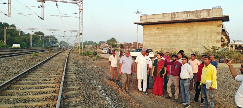 अर्चना चिटनिस ने 46 करोड़ की लागत का लालबाग-चिंचाला रेल्वे ओव्हरब्रिज का रेलवे अधिकारियों के साथ किया निरीक्षण, 3 माह में निर्माण कार्य होगा पूर्ण 2 अर्चना चिटनिस ने 46 करोड़ की लागत का लालबाग-चिंचाला रेल्वे ओव्हरब्रिज का रेलवे अधिकारियों के साथ किया निरीक्षण, 3 माह में निर्माण कार्य होगा पूर्ण | New India Times