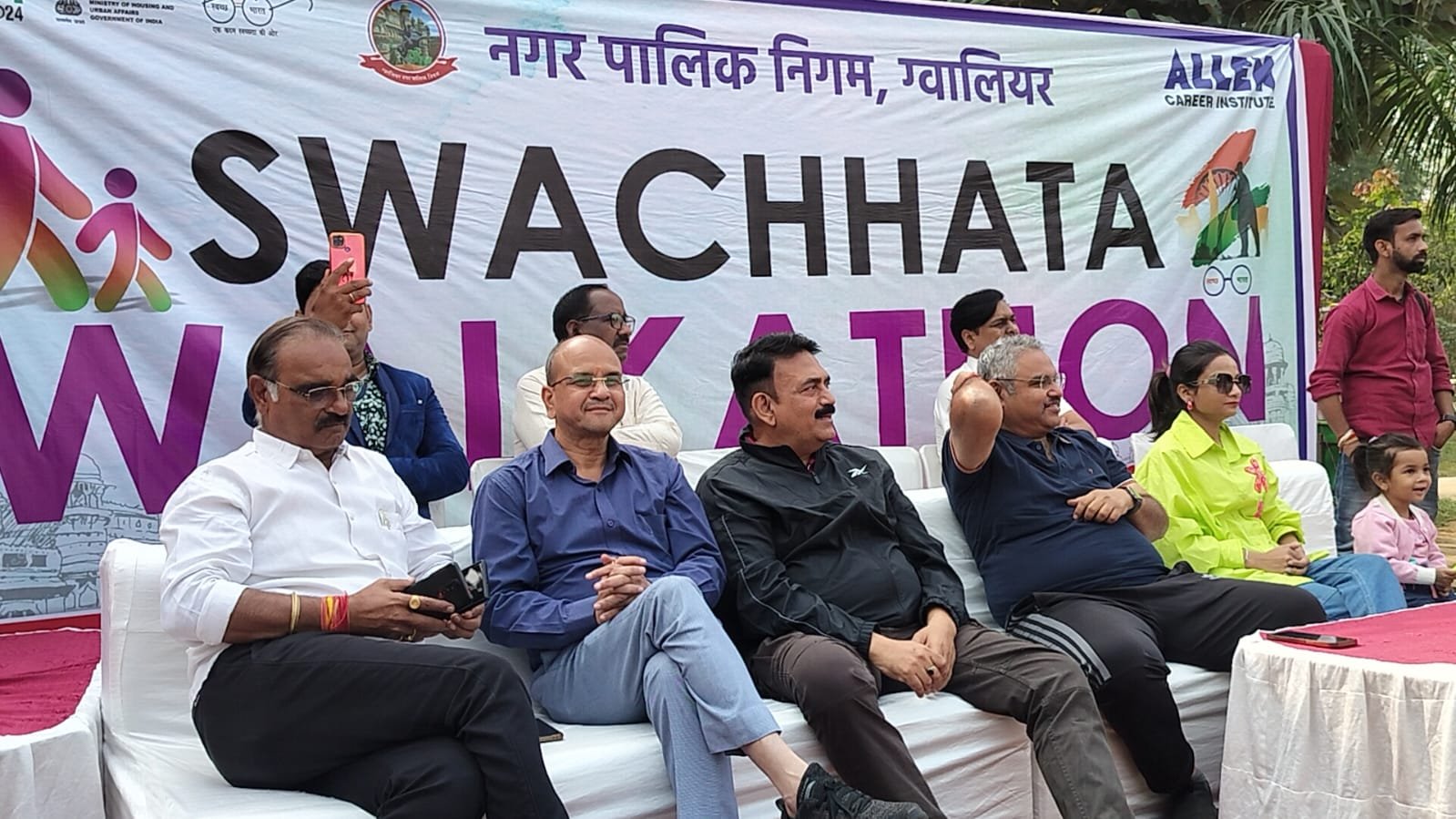 बच्चों ने वॉकथान कर दिया स्वच्छता का संदेश | New India Times