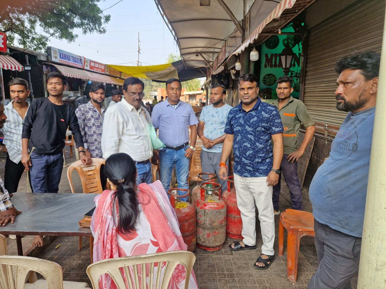 घरेलू गैस के दुरुपयोग पर शिकंजा: फूलबाग चौपाटी पर छापे में 5 सिलेंडर जब्त, 4 दुकानों पर केस दर्ज | New India Times