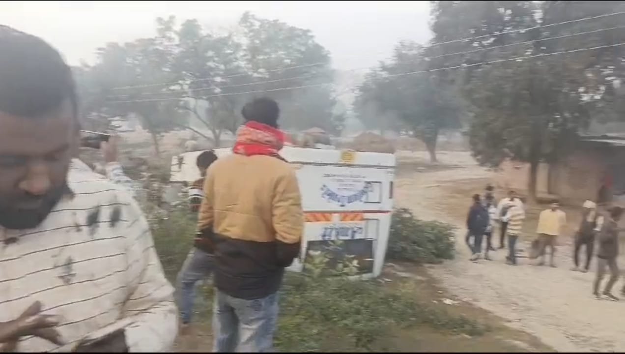 लखनऊ किसान मेले में जा रहे किसानों की बस पलटी, 21 लोग घायल | New India Times