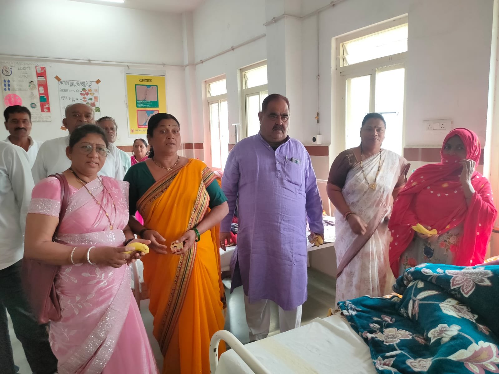 पांढुरना जिला में कांग्रेसियों द्वारा केक काटकर एवं ज़िला अस्पताल में मरीजों को फल वितरण कर मनाया गया पूर्व मुख्यमंत्री श्री कमलनाथ जी का जन्मदिन | New India Times