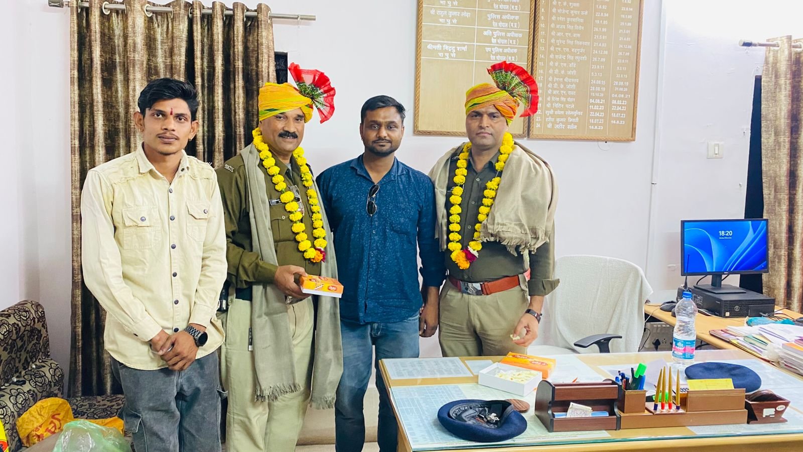 थाना जीआरपी भोपाल में पदस्थ निरीक्षक जहीर खान और प्रधान आरक्षक मकसूद खान को किया गया सम्मानित | New India Times