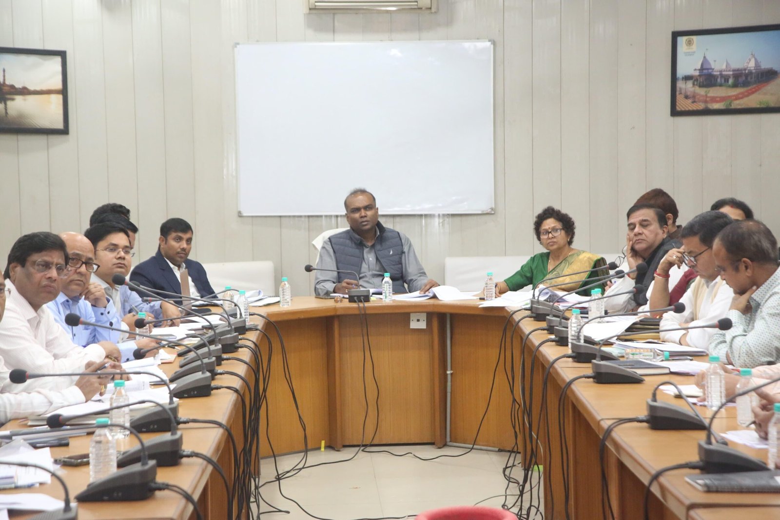 राजस्व प्रकरणों के निराकरण में भोपाल जिले की प्रगति अच्छी, संभाग आयुक्त ने की भोपाल जिले के कार्यों की समीक्षा | New India Times