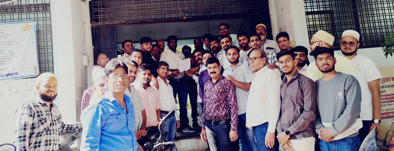 अवैध अतिक्रमण कर लगी दुकानें हटाने के लिए नगर परिषद अध्यक्ष, एसडीएम व सीएमओ को दिया गया ज्ञापन | New India Times