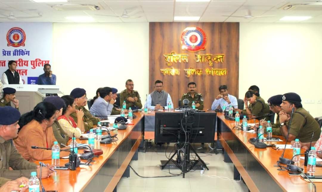 वर्तमान में बढ़ रहे साइबर अपराधों को देखते हुए आमजन की सहूलत के लिए दिनांक 01 दिसंबर 2024 से भोपाल के सभी थानों में किया जाएगा<br>साइबर डेस्क का शुभारंभ | New India Times