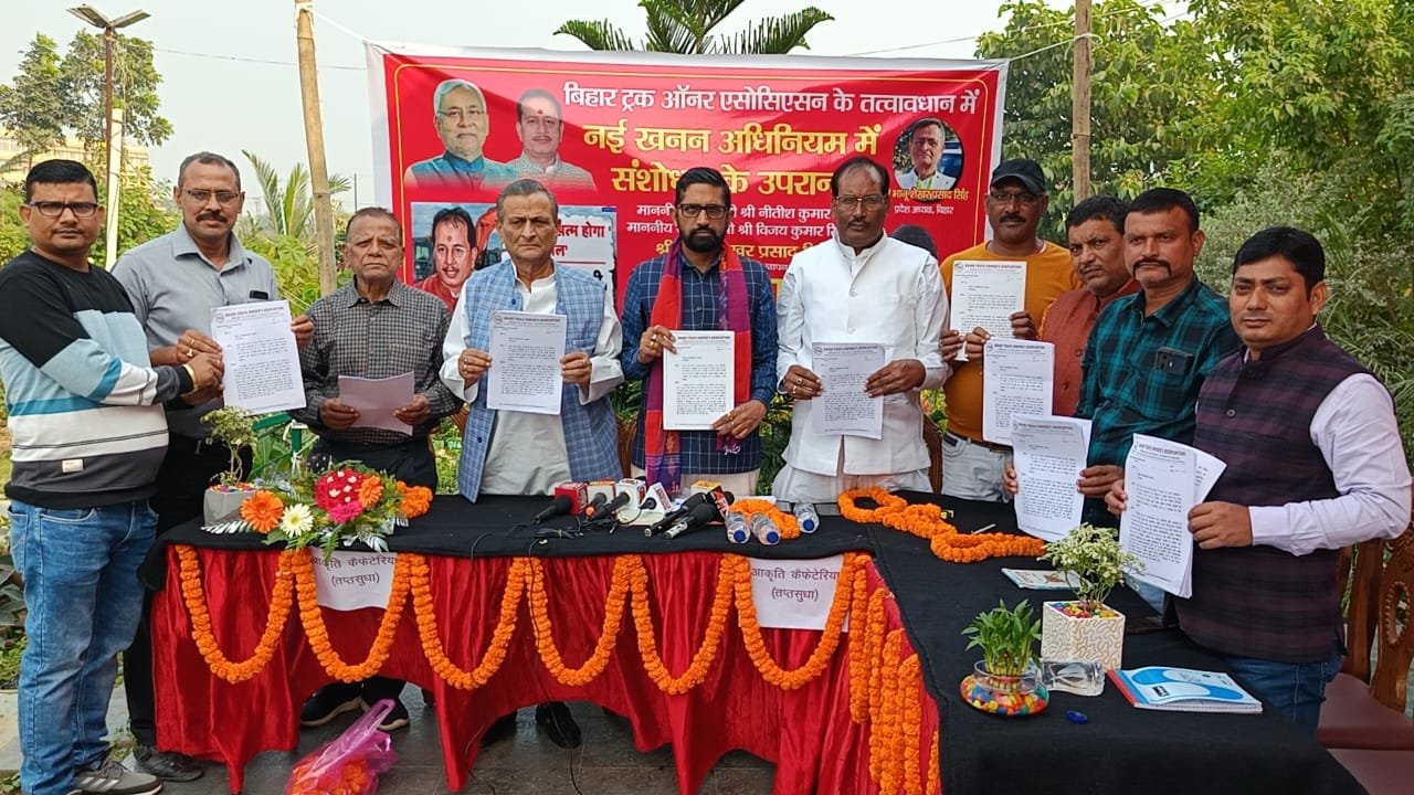 बिहार ट्रक ओनर एसोसिएशन ने पुलिस पर लगाया अवैध असूली का गंभीर आरोप, सुधार नहीं होने पर दी आंदोलन की चेतावनी | New India Times