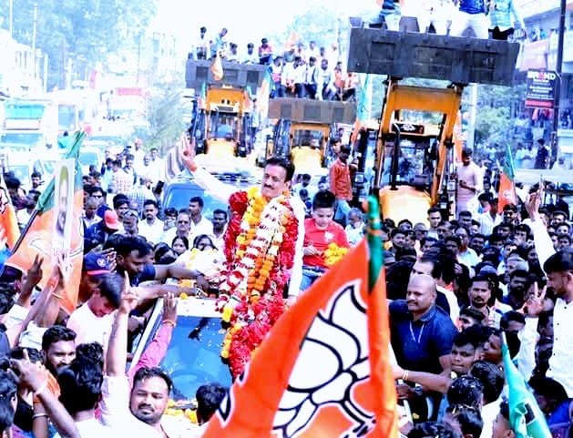 26 हजार वोट से जीते गिरीश महाजन, सच साबित हुआ NIT का सर्वे, महायुति को एकतरफा बहुमत | New India Times