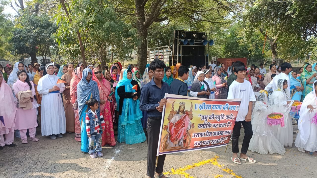 मेघनगर में ईसाई समाज ने धूमधाम से मनाया ख्रीस्त राजा का पर्व, निकाली शोभा यात्रा | New India Times