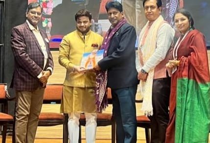 गोरखपुर के वरिष्ठ फिजियोथेरेपिस्ट डा० त्रयंबक पाण्डेय को फिनियोधेरेपी के क्षेत्र में उत्कृष्ट कार्य हेतु किया गया सम्मानित | New India Times