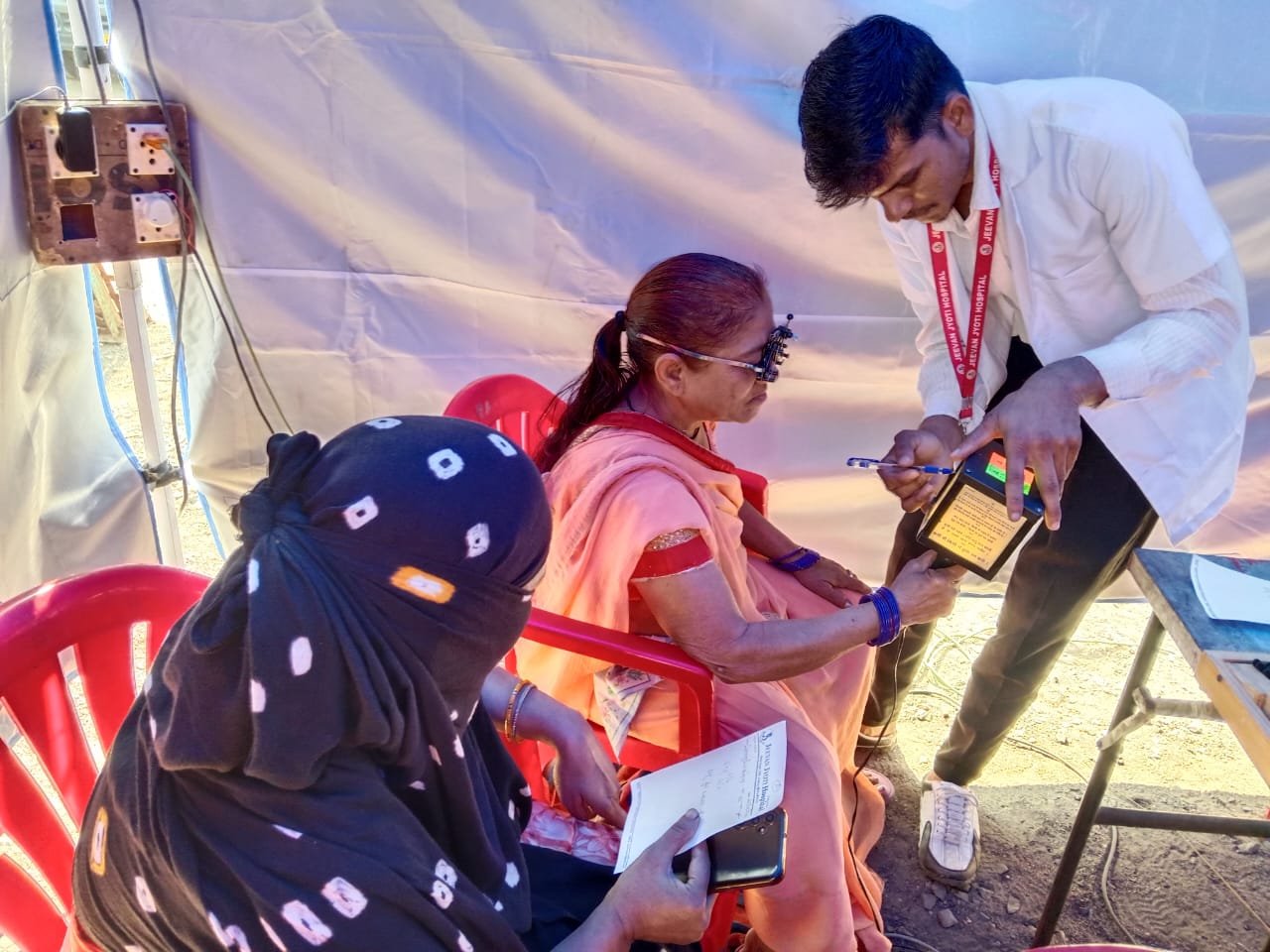 धार्मिक एवं मानव सेवा कार्यों के साथ मनाया गया पुण्य सम्राट का जन्मोत्सव! नेत्र शिविर में 191 लोगों की हुई जांच | New India Times