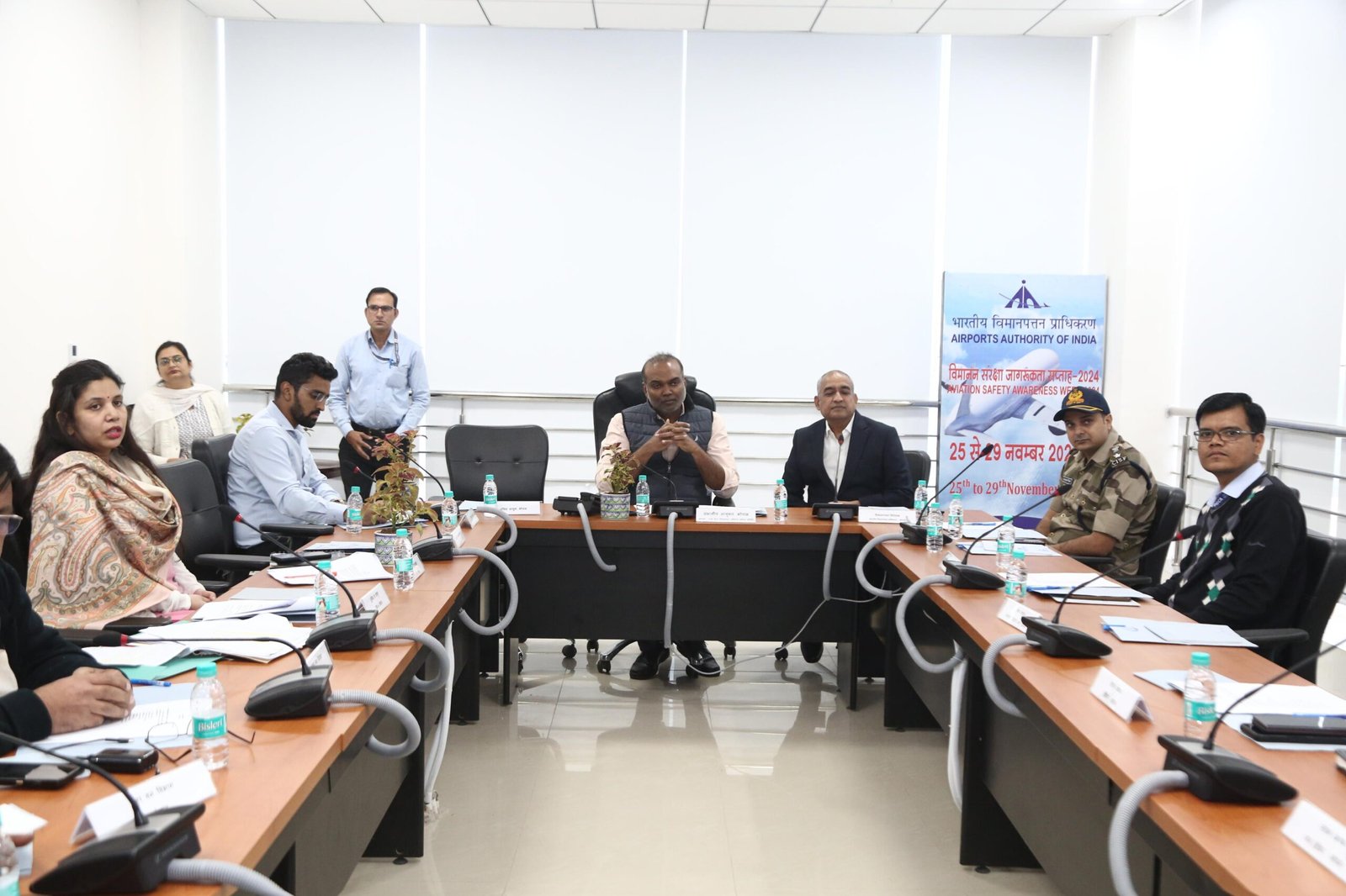 संभागायुक्त श्री संजीव सिंह ने एयरफील्ड पर्यावरण प्रबंधन समिति की ली बैठक | New India Times