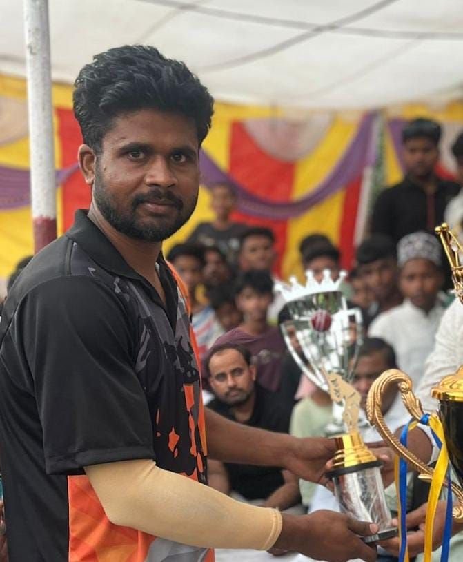 इटवा में प्रीमियर लीग सीजन 2 फाइनल का समापन, इंटरनल प्लम्बिंग गौरडीह ने नोबेल हॉस्पिटल को हराकर जीती ट्रॉफी, 6 रनों से दी मात 4 इटवा में प्रीमियर लीग सीजन 2 फाइनल का समापन, इंटरनल प्लम्बिंग गौरडीह ने नोबेल हॉस्पिटल को हराकर जीती ट्रॉफी, 6 रनों से दी मात | New India Times