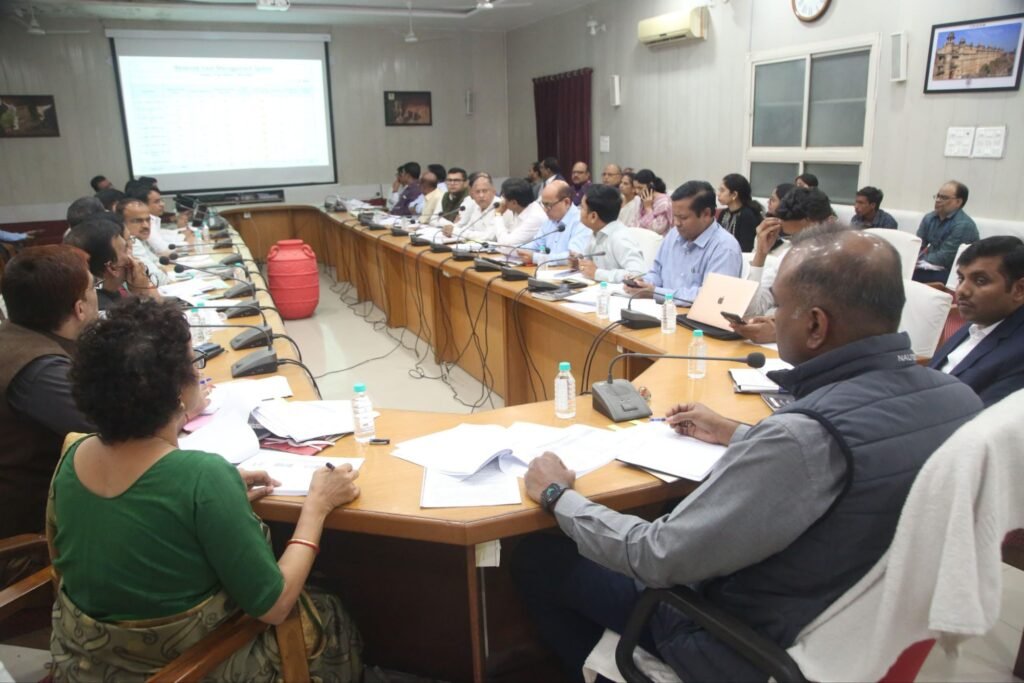 राजस्व प्रकरणों के निराकरण में भोपाल जिले की प्रगति अच्छी, संभाग आयुक्त ने की भोपाल जिले के कार्यों की समीक्षा | New India Times