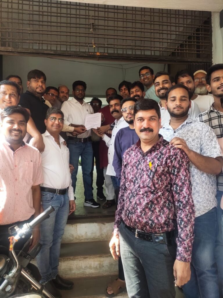 अवैध अतिक्रमण कर लगी दुकानें हटाने के लिए नगर परिषद अध्यक्ष, एसडीएम व सीएमओ को दिया गया ज्ञापन | New India Times