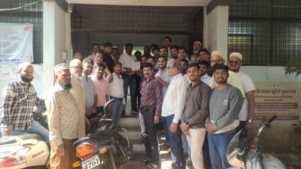 अवैध अतिक्रमण कर लगी दुकानें हटाने के लिए नगर परिषद अध्यक्ष, एसडीएम व सीएमओ को दिया गया ज्ञापन | New India Times