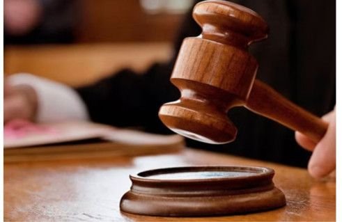 बुज़ुर्ग के छाती पर पत्थर मारकर हत्या करने वाले आरोपियों के अपराध सिद्ध होने पर न्यायालय ने सुनाई 10 वर्ष सश्रम कारावास एवं अर्थदंड की सज़ा | New India Times