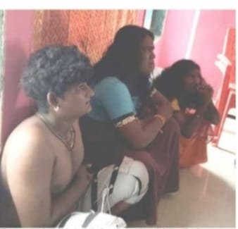 नकली किन्नरों का आतंक, ग्रामीणों ने खदेड़कर किया पुलिस के हवाले | New India Times