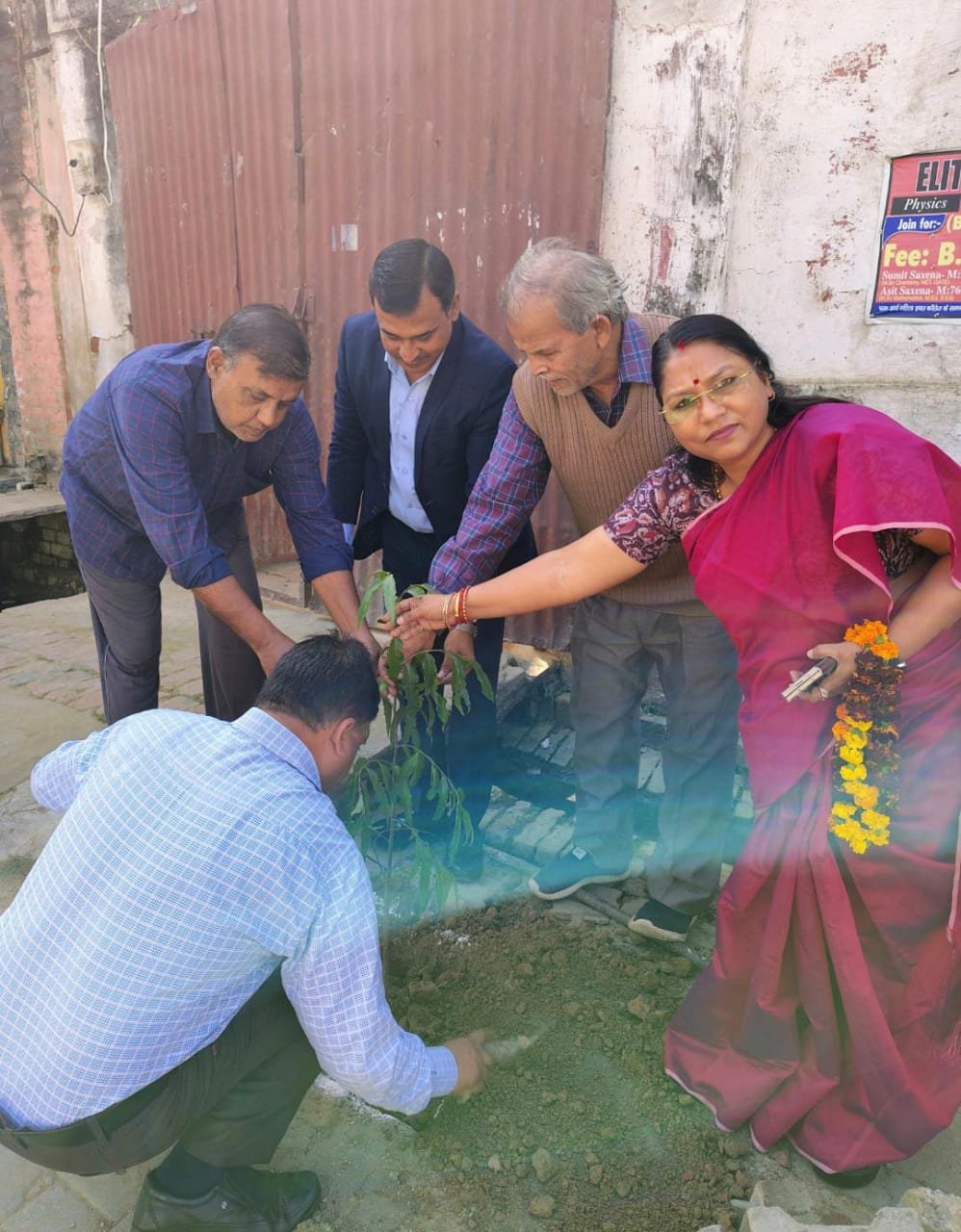 महापौर के साथ नगर आयुक्त ने किया पौधारोपण | New India Times