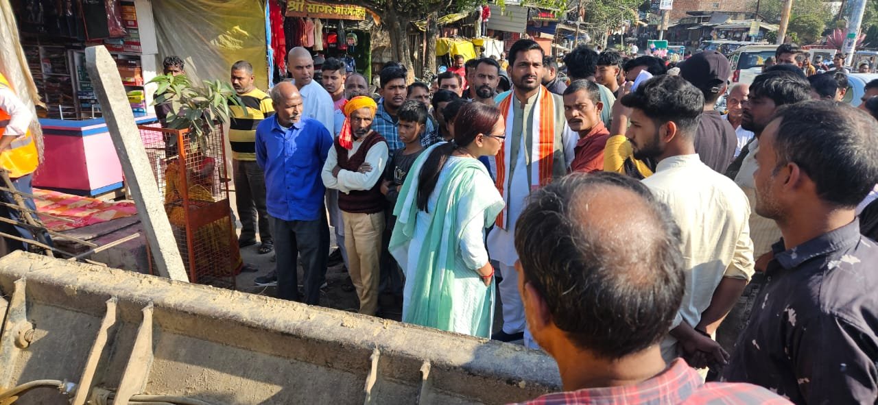 अवैध कब्जाधारियों को लेकर प्रशासन हुआ सख़्त, सैकड़ों गुमटी और ठेले वालों पर हुई कार्रवाई | New India Times