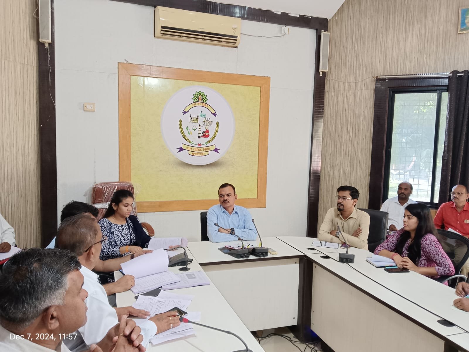 टीएल समीक्षा बैठक में निगम आयुक्त ने टैक्स वसूली ना होने पर संपत्ति कुर्क करने और सख्त कानूनी कार्रवाई करने के अधिकारियों को दिए निर्देश | New India Times