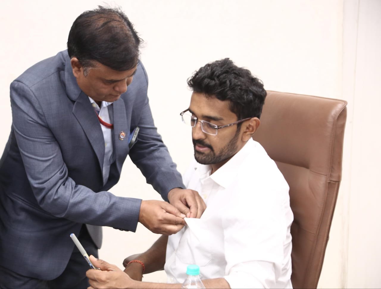 कलेक्टर, सीईओ एवं अधिकारियों को ध्वज लगाया, कलेक्टर कार्यालय में सशस्त्र झंडा दिवस मना | New India Times