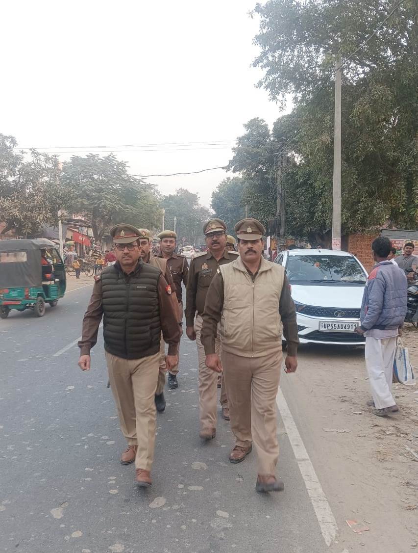 जनपदीय पुलिस द्वारा जनपद में शान्ति-व्यवस्था के दृष्टिगत अपने-अपने थाना क्षेत्रों में पैदल गश्त कर आमजनमानस में सुरक्षा का कराया गया एहसास | New India Times