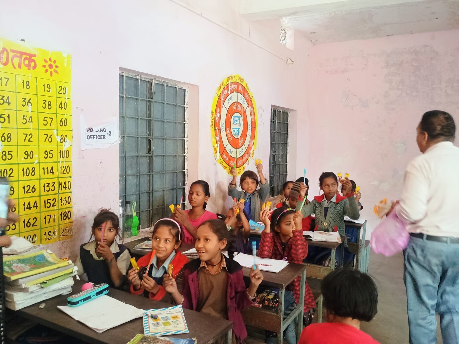 रोटरी क्लब के पूर्व अध्यक्ष मांगीलाल नायक के पिता श्री प्रेम सिंह नायक की पुण्यतिथि पर स्कूलों में किया गया चॉकलेट वितरण 1 रोटरी क्लब के पूर्व अध्यक्ष मांगीलाल नायक के पिता श्री प्रेम सिंह नायक की पुण्यतिथि पर स्कूलों में किया गया चॉकलेट वितरण | New India Times