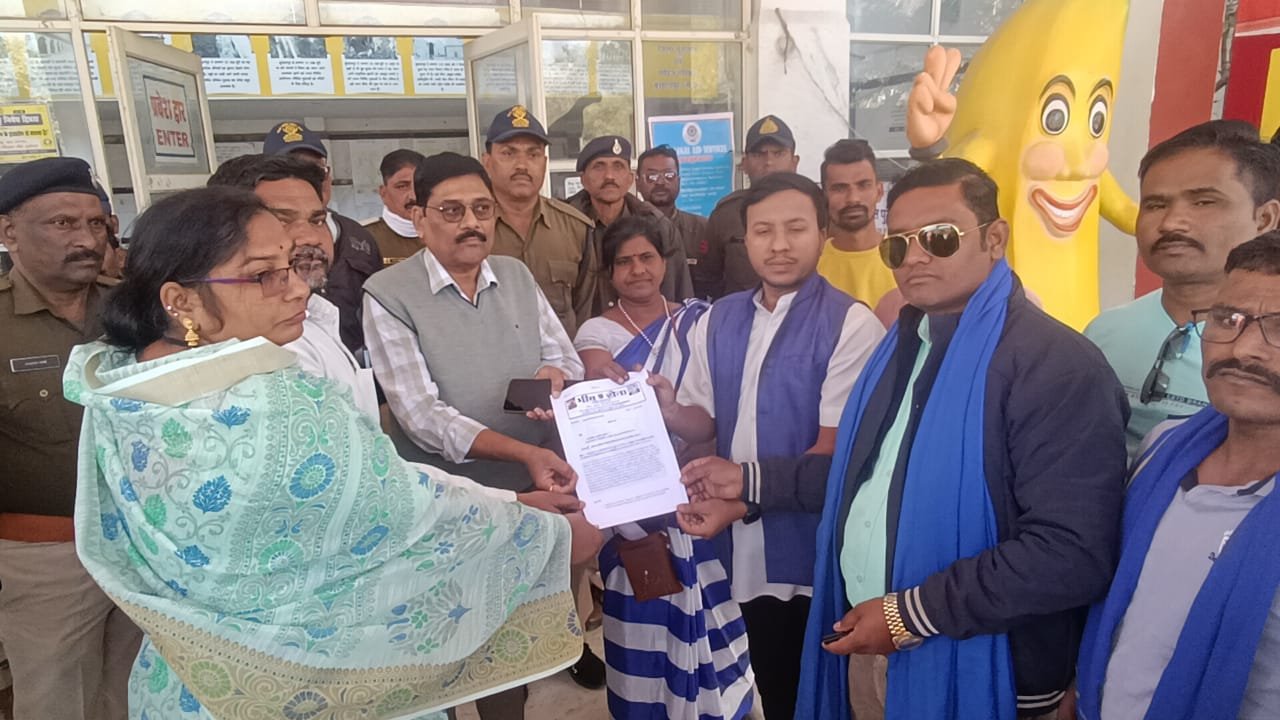 परभणी महाराष्ट्र में संविधान तोड़फोड़ की घटना को लेकर बुरहानपुर में अंबेडकर अनुयाइयों ने ज्ञापन देकर व्यक्त किया रोष | New India Times