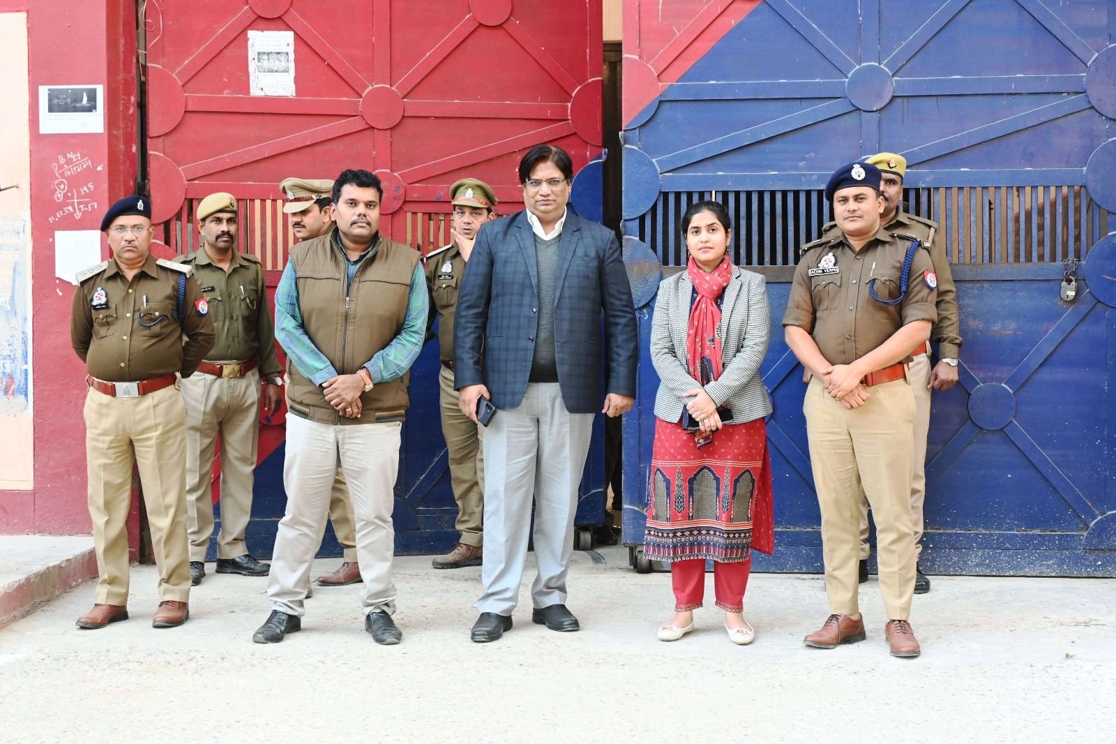 जिला जज, जिलाधिकारी सिद्धार्थ नगर व पुलिस अधीक्षक सिद्धार्थ नगर द्वारा किया गया जिला कारागार सिद्धार्थ नगर का औचक निरीक्षण | New India Times