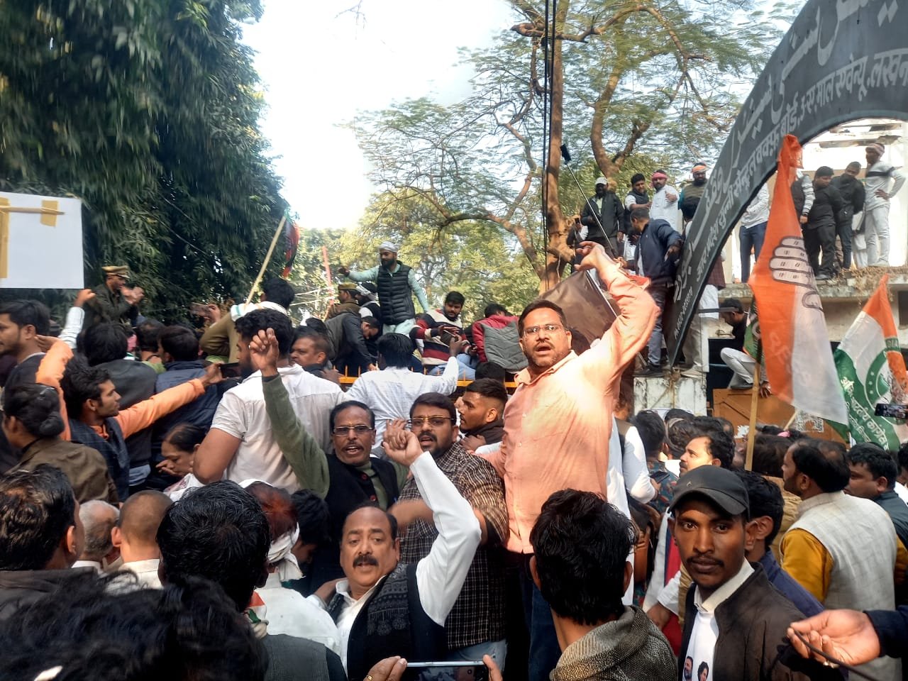 जनता मांगे जवाब कब दोगे हिसाब" अभियान के तहत "उत्तर प्रदेश विधानसभा घेराव" में मथुरा कांग्रेस कार्यकर्ता भी हुए शामिल | New India Times