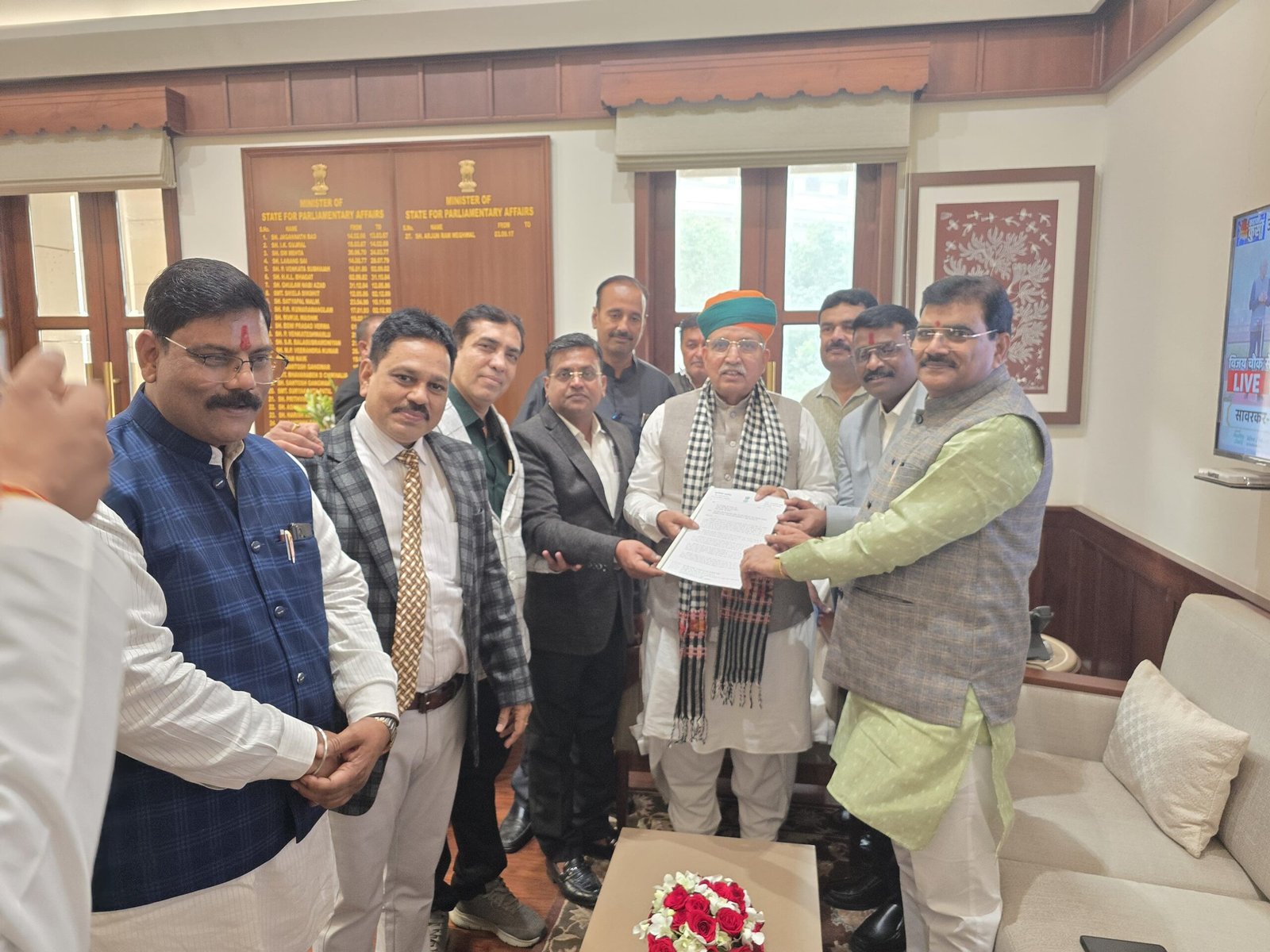 सांसद ज्ञानेश्वर पाटिल के नेतृत्व में बुरहानपुर, खंडवा एवं हरदा के अधिवक्ताओं का प्रतिनिधिमंडल नई दिल्ली में केंद्रीय कानून मंत्री श्री अर्जुन राम मेघवाल से मिला | New India Times