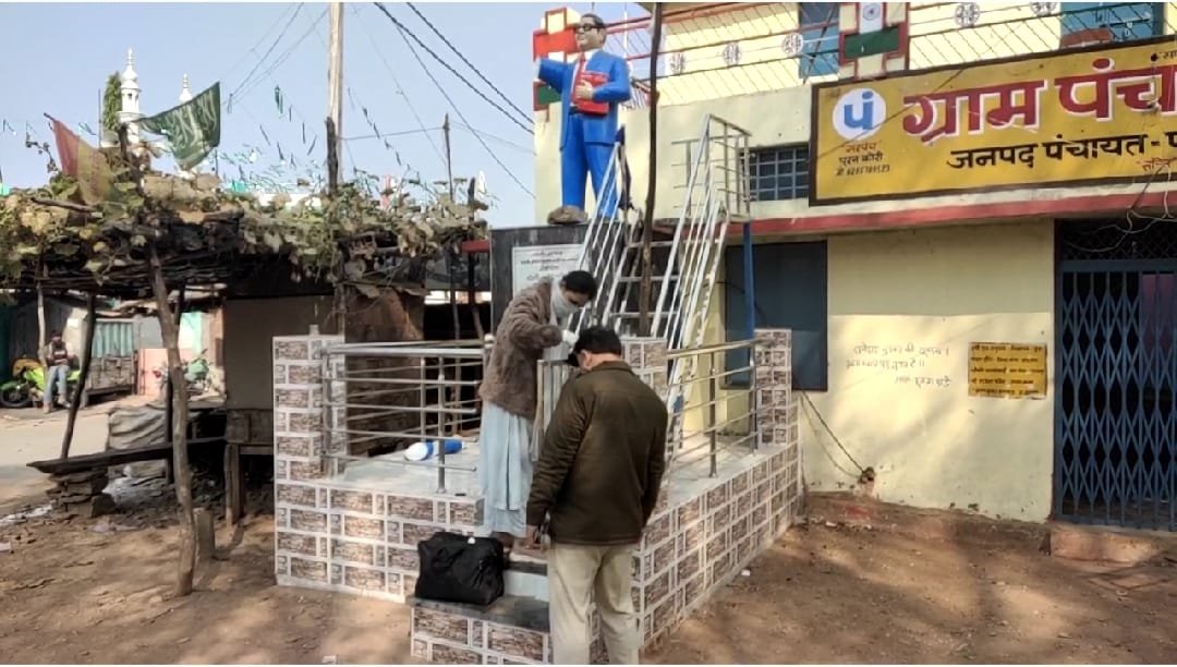 बाबा साहेब अंबेडकर जी की आदम कद प्रतिमा स्थापित करने के लिए सौंपा ज्ञापन, पटेरा में एफआईआर दर्ज, अज्ञात तत्वों द्वारा बाबा साहब की प्रतिमा छतिग्रस्त करने से जिले भर में हुआ विरोध | New India Times