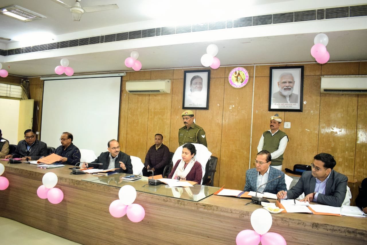 डीएम के ने ली डिस्ट्रिक्ट को-आपरेटिव डेवलपमेन्ट कमेटी की बैठक, दिए निर्देश | New India Times