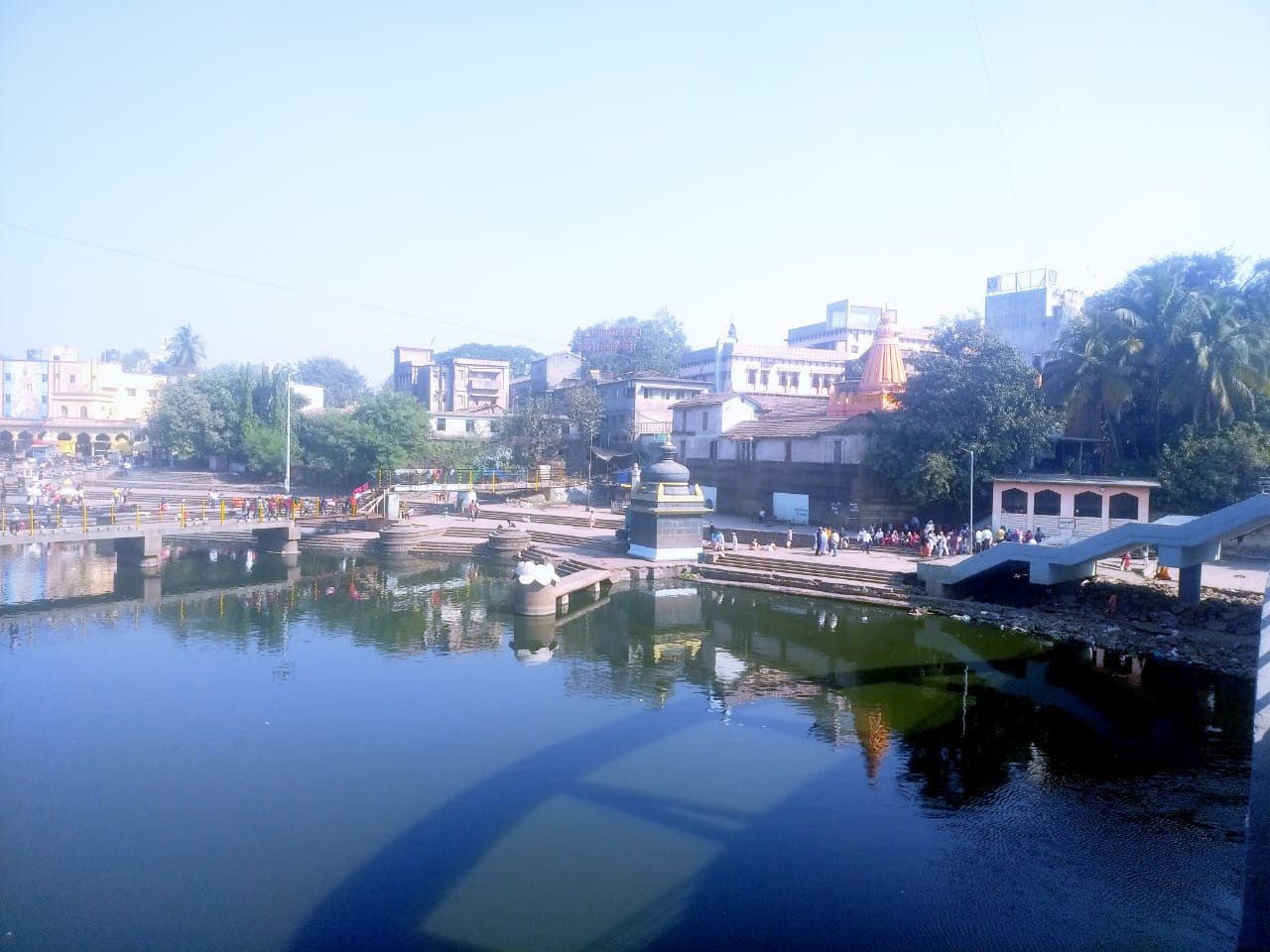 इंद्रायणी तट की विवेचना, संकरे ब्रिज पर प्रचंड भार, घाट और मंदिर को जोड़ने वाला सेतू नाकाफी | New India Times