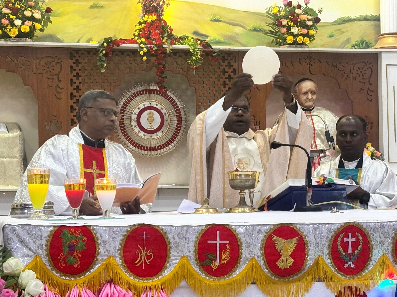 संत आर्नोल्ड चर्च मेघनगर में धूमधाम से मनाया गया क्रिसमस पर्व | New India Times