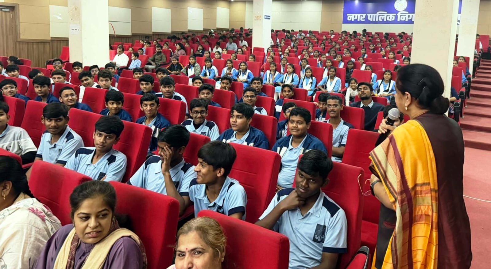 देश और धर्म की रक्षा के लिए वीर बालकों ने दिया था बलिदान: अर्चना चिटनिस | New India Times