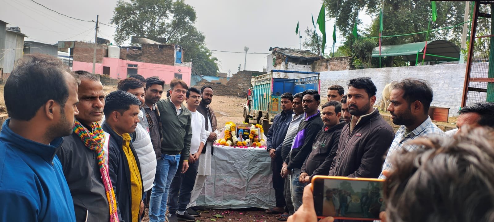 पूर्व प्रधानमंत्री डॉ मनमोहन सिंह जी को मौ ब्लॉक द्वारा दी गई श्रद्धांजलि 1 पूर्व प्रधानमंत्री डॉ मनमोहन सिंह जी को मौ ब्लॉक द्वारा दी गई श्रद्धांजलि | New India Times