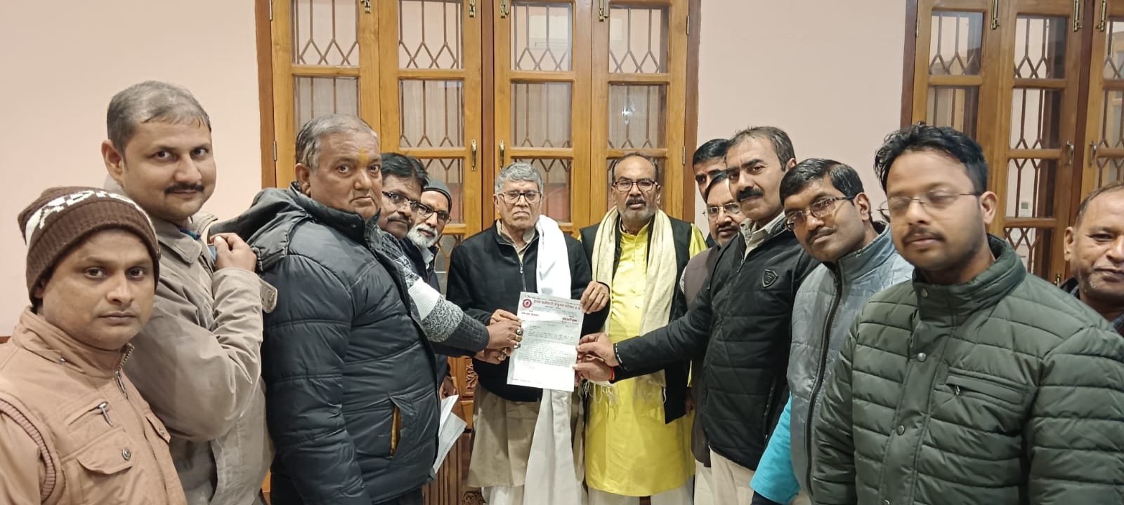 राज्य कर्मचारी संयुक्त परिषद ने गोरखनाथ मंदिर के सचिव द्वारिका तिवारी को सौंपा ज्ञापन, कर्मचारियों के समस्याओं के निवारण का मुख्यमंत्री के सचिव ने दिया भरोसा | New India Times