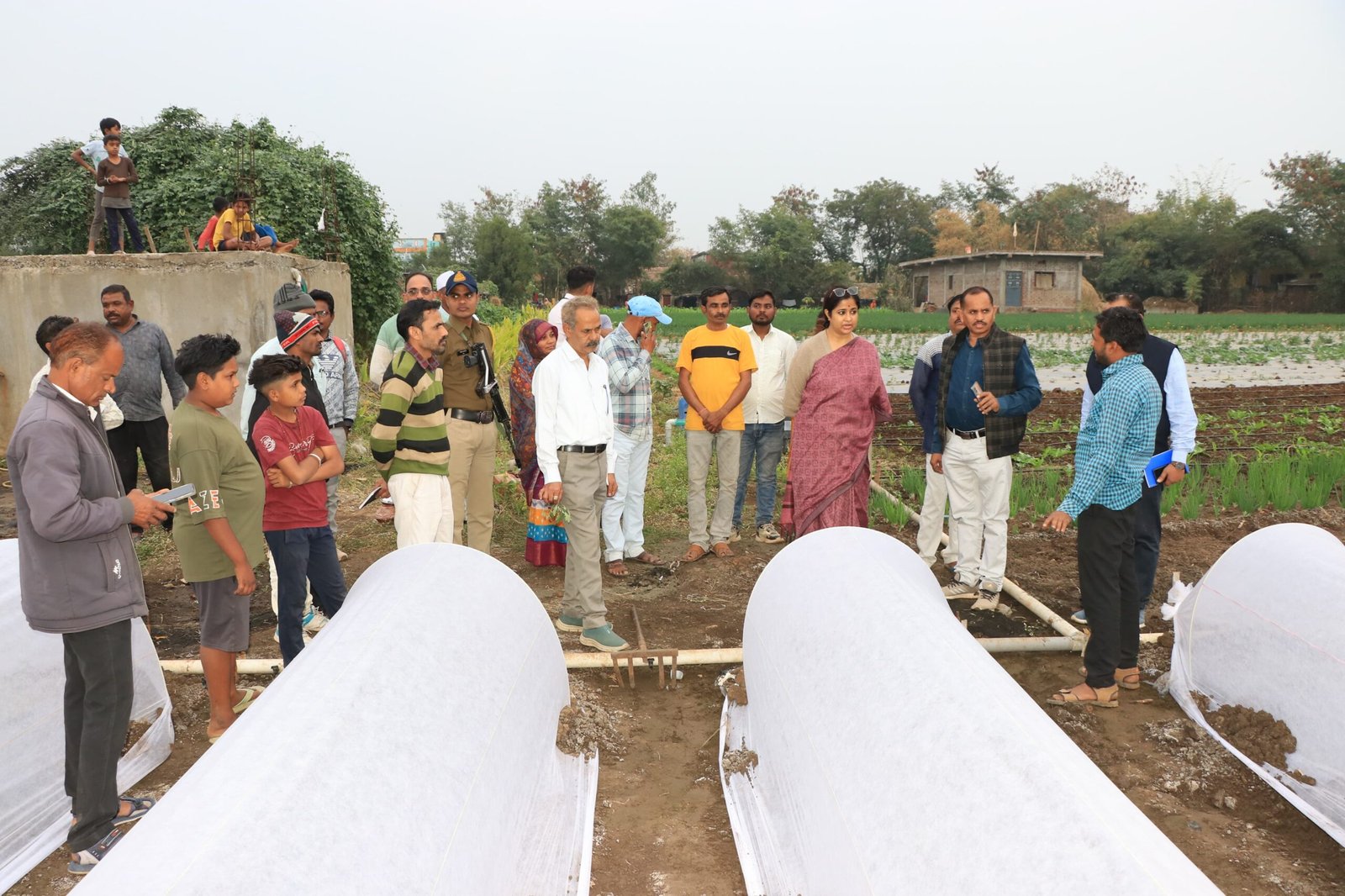कलेक्टर द्वारा सजेली मालजी सात का किया गया निरीक्षण, सचिव के उपस्थित ना होने एवं कार्य में लापरवाही बरतने के कारण नोटिस दिए जाने हेतु दिए निर्देश 1 कलेक्टर द्वारा सजेली मालजी सात का किया गया निरीक्षण, सचिव के उपस्थित ना होने एवं कार्य में लापरवाही बरतने के कारण नोटिस दिए जाने हेतु दिए निर्देश | New India Times