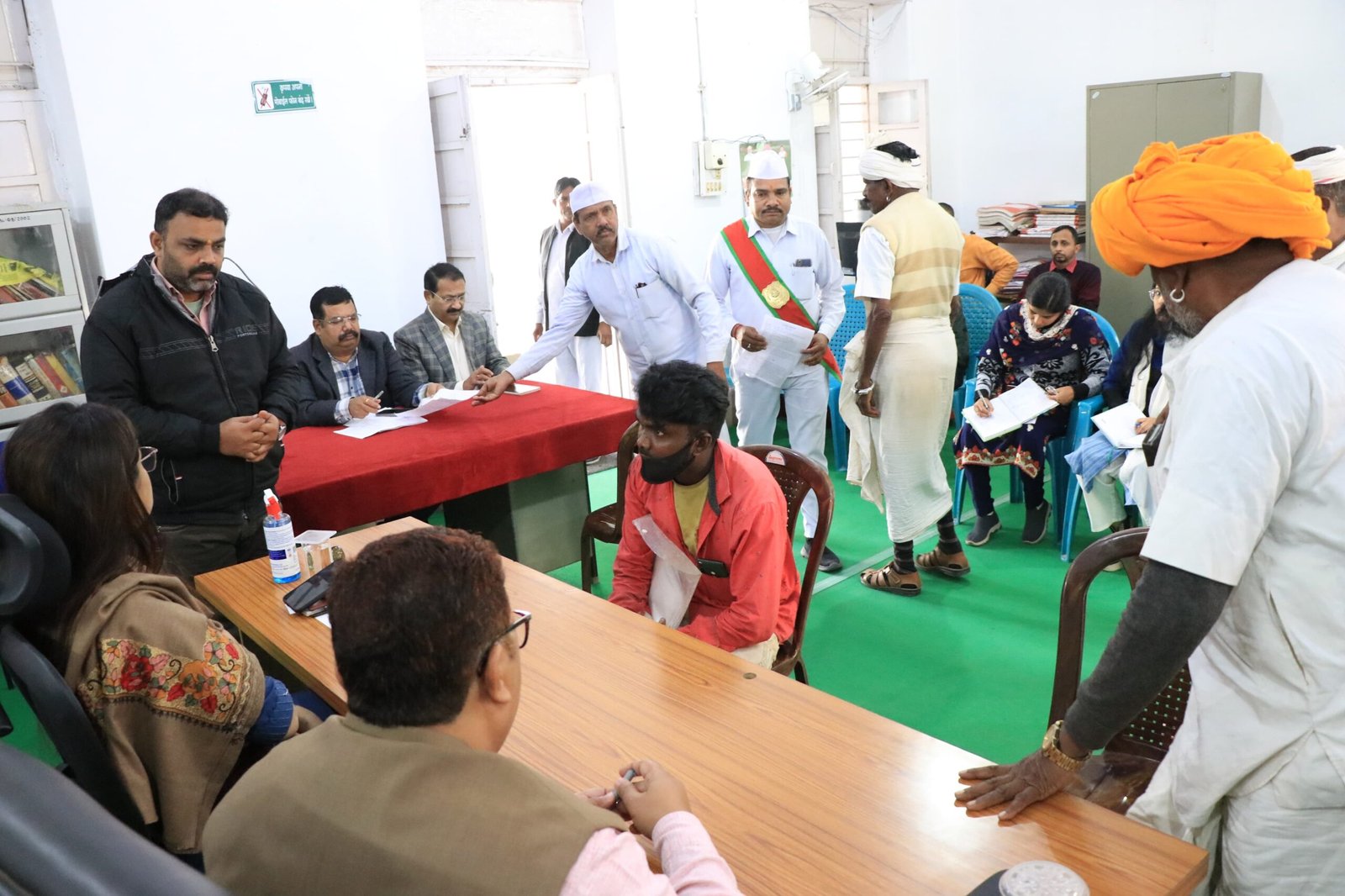 कलेक्टर द्वारा जनसुनवाई में प्राप्त आवेदनों के तत्काल निराकरण के दिए निर्देश | New India Times