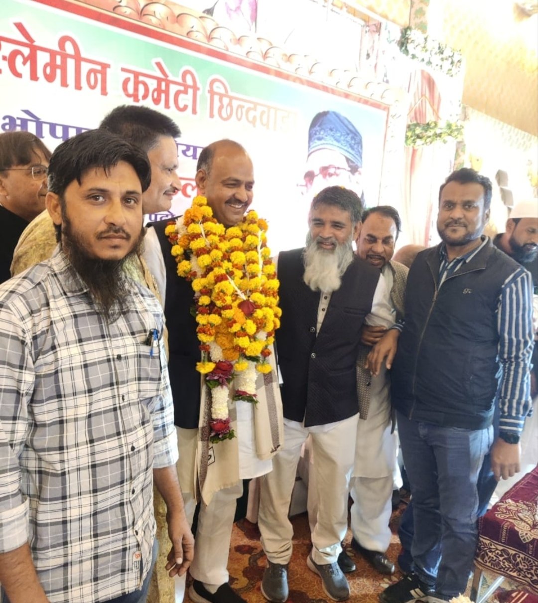 कमेटियों के तालीम की तरफ़ बढ़ते कदम: वक्फ बोर्ड के अध्यक्ष सनोवर पटेल ने बच्चों को प्रदान की छात्रवृत्ति | New India Times