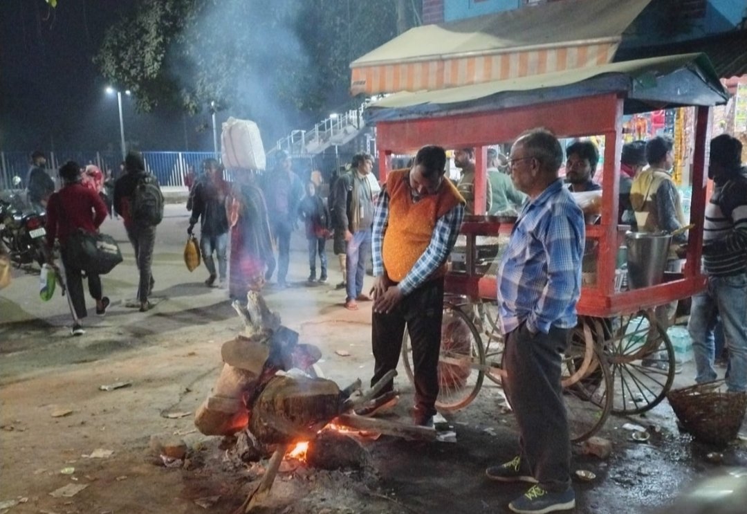 अकबरपुर नगर पालिका परिषद में ठंड से राहत पहुंचाने के लिए कई स्थानों पर की गई अलाव की व्यवस्था | New India Times