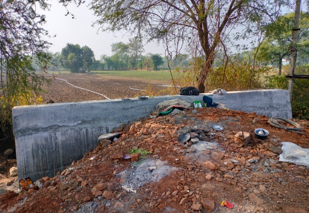 पीडब्ल्यूडी विभाग के अधिकारी और ठेकेदार की मिलीभगत से बन रही करीब 5 करोड़ की लागत की सड़क चढ़ रही है भ्रष्टाचार की भेंट | New India Times