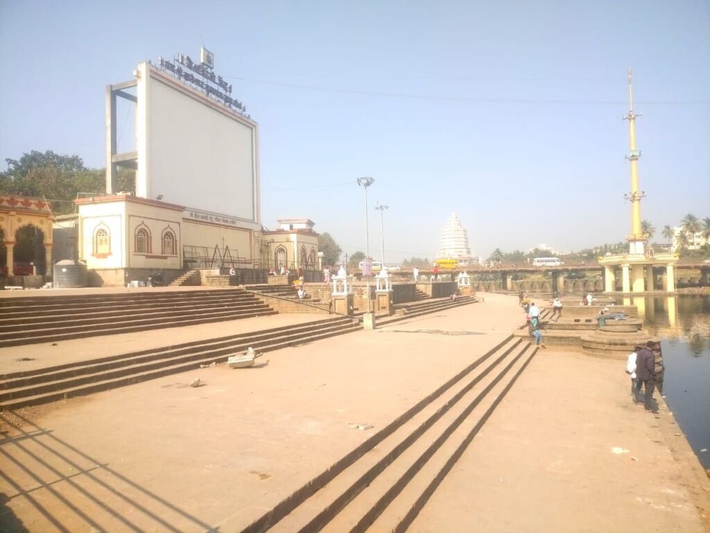 किताबों की दुकानों में वैज्ञानिक चेतना की कमी, मनोरंजन के लिए करना पड़ता है पुणे की ओर कूच | New India Times